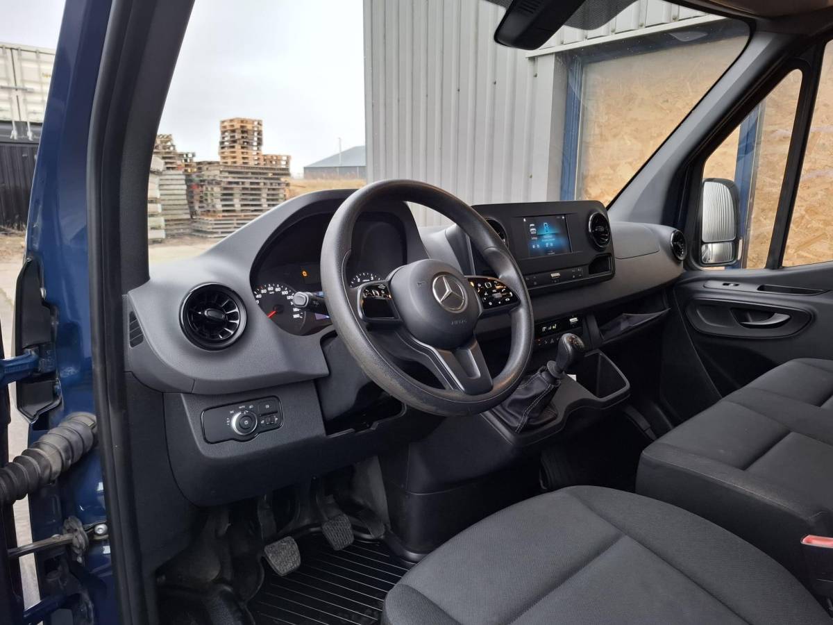 Mercedes-Benz Sprinter Mercedes-Benz Sprinter 311 2.2 CDI L2H2 / AIRCO / CAMERA / 3 ZITS / DEALER ONDERHOUDEN / NAVI
