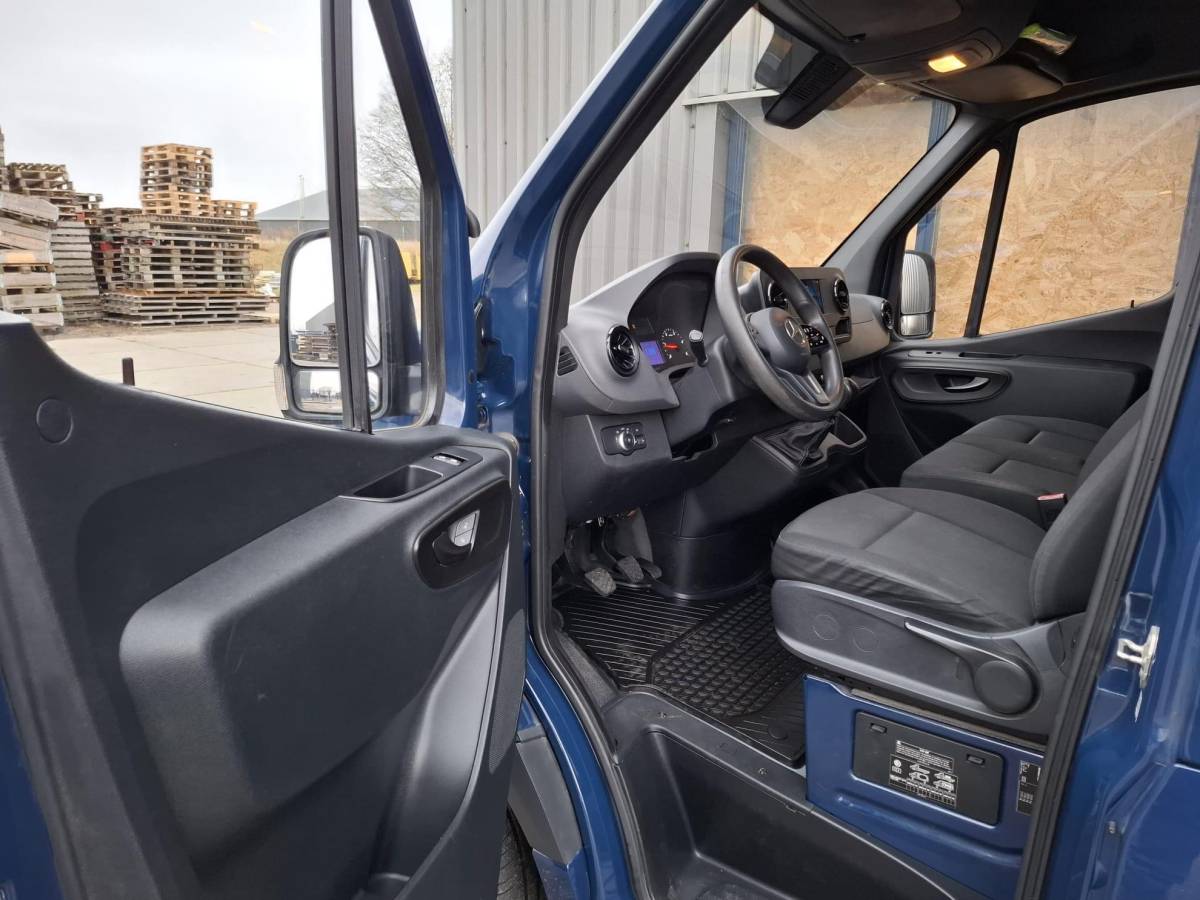 Mercedes-Benz Sprinter Mercedes-Benz Sprinter 311 2.2 CDI L2H2 / AIRCO / CAMERA / 3 ZITS / DEALER ONDERHOUDEN / NAVI