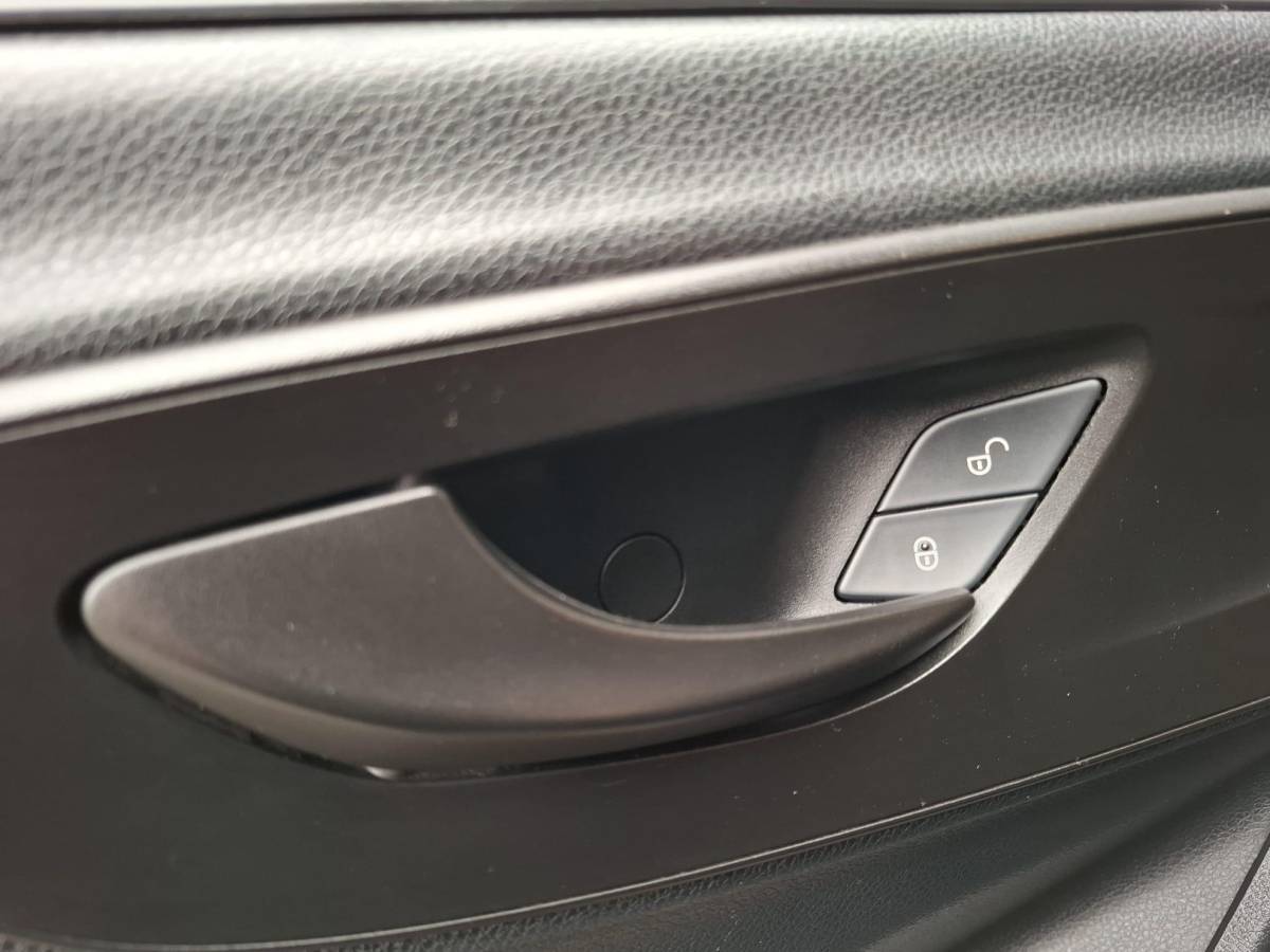 Mercedes-Benz Sprinter Mercedes-Benz Sprinter 311 2.2 CDI L2H2 / AIRCO / CAMERA / 3 ZITS / DEALER ONDERHOUDEN / NAVI