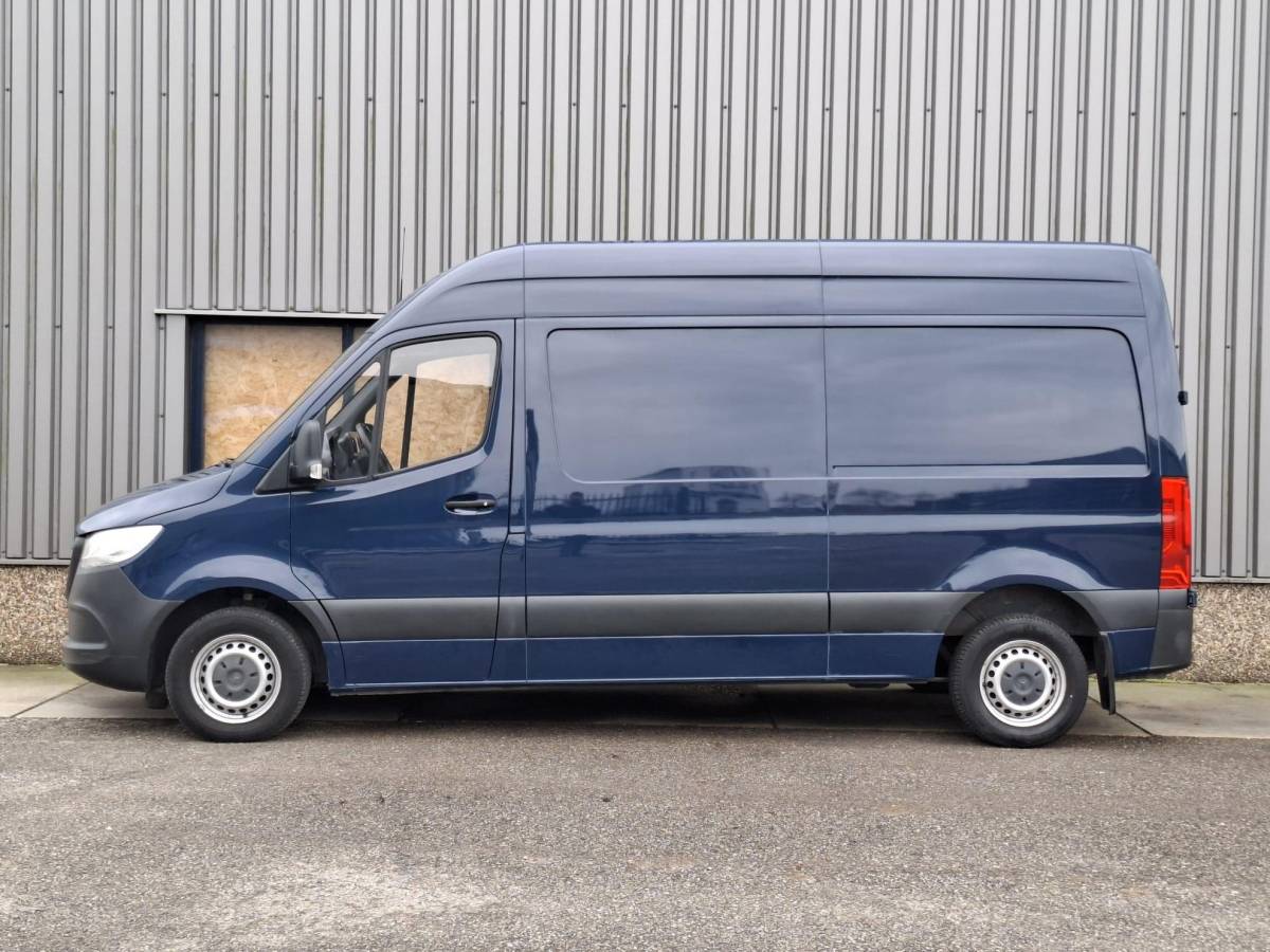Mercedes-Benz Sprinter Mercedes-Benz Sprinter 311 2.2 CDI L2H2 / AIRCO / CAMERA / 3 ZITS / DEALER ONDERHOUDEN / NAVI