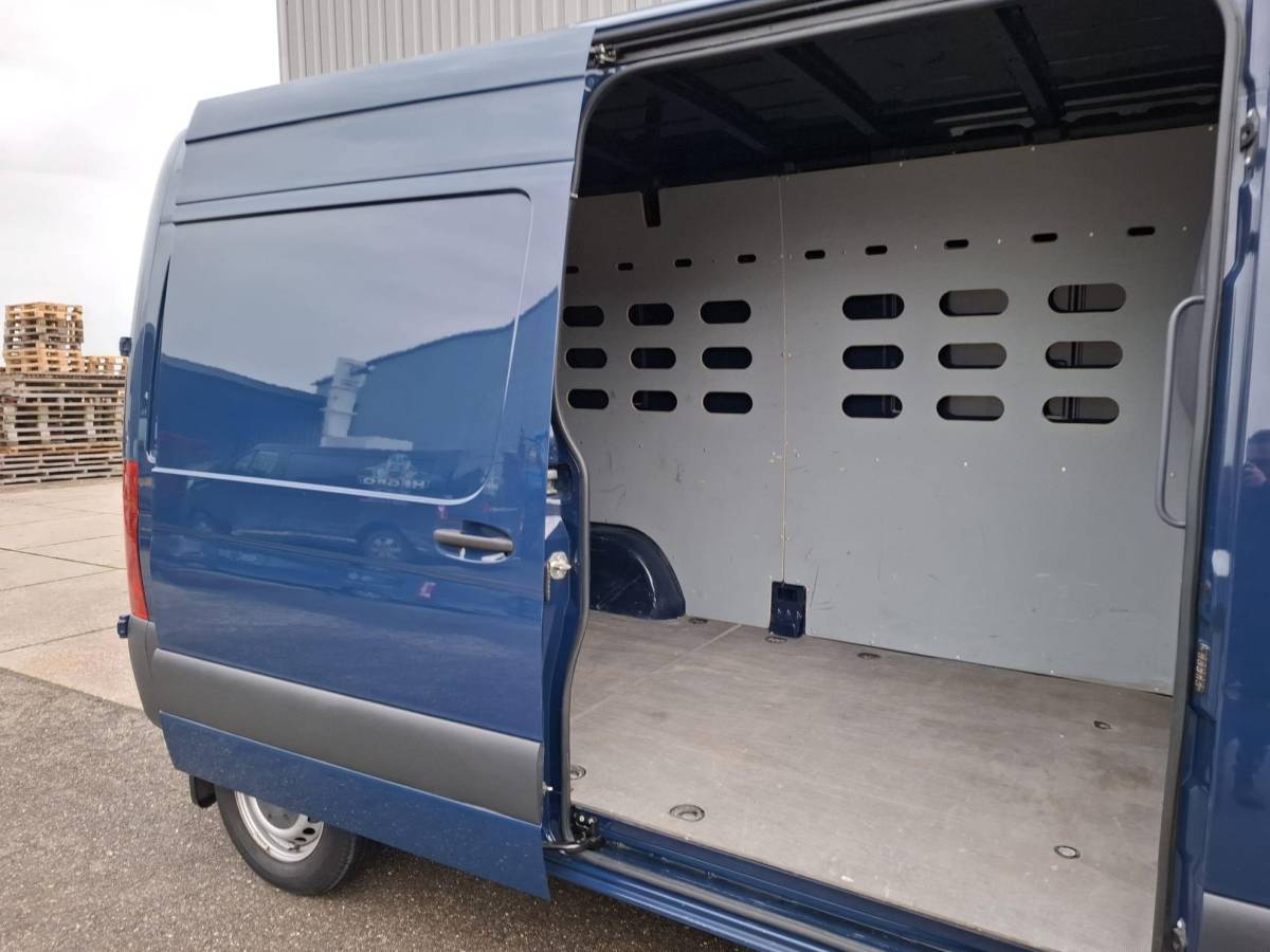 Mercedes-Benz Sprinter Mercedes-Benz Sprinter 311 2.2 CDI L2H2 / AIRCO / CAMERA / 3 ZITS / DEALER ONDERHOUDEN / NAVI