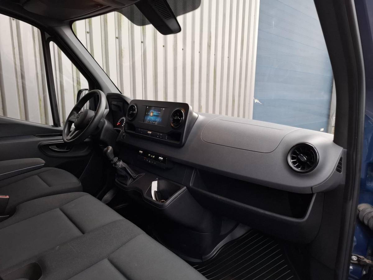 Mercedes-Benz Sprinter Mercedes-Benz Sprinter 311 2.2 CDI L2H2 / AIRCO / CAMERA / 3 ZITS / DEALER ONDERHOUDEN / NAVI