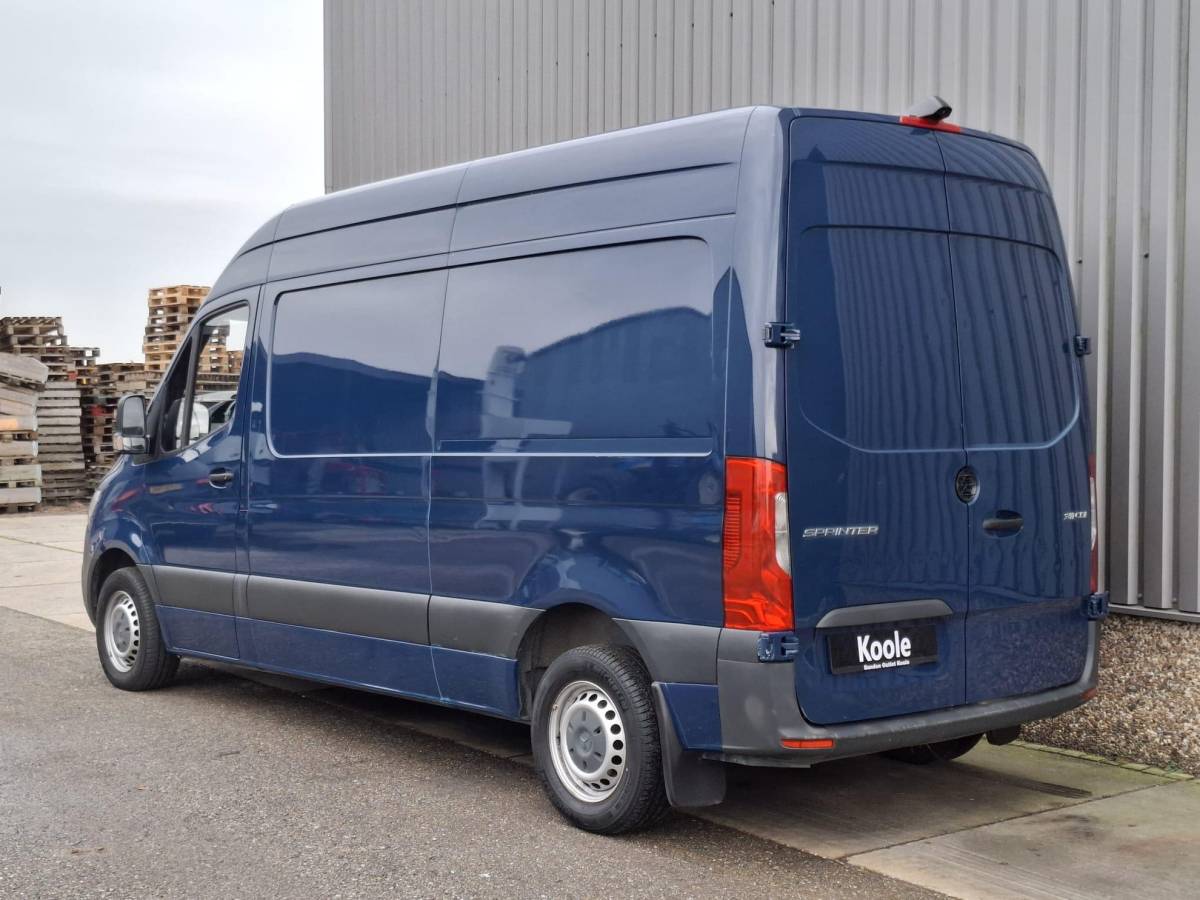 Mercedes-Benz Sprinter Mercedes-Benz Sprinter 311 2.2 CDI L2H2 / AIRCO / CAMERA / 3 ZITS / DEALER ONDERHOUDEN / NAVI