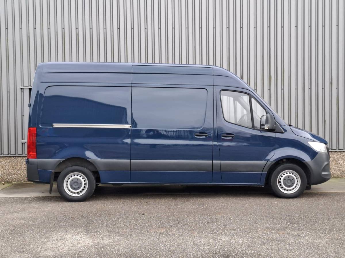 Mercedes-Benz Sprinter Mercedes-Benz Sprinter 311 2.2 CDI L2H2 / AIRCO / CAMERA / 3 ZITS / DEALER ONDERHOUDEN / NAVI