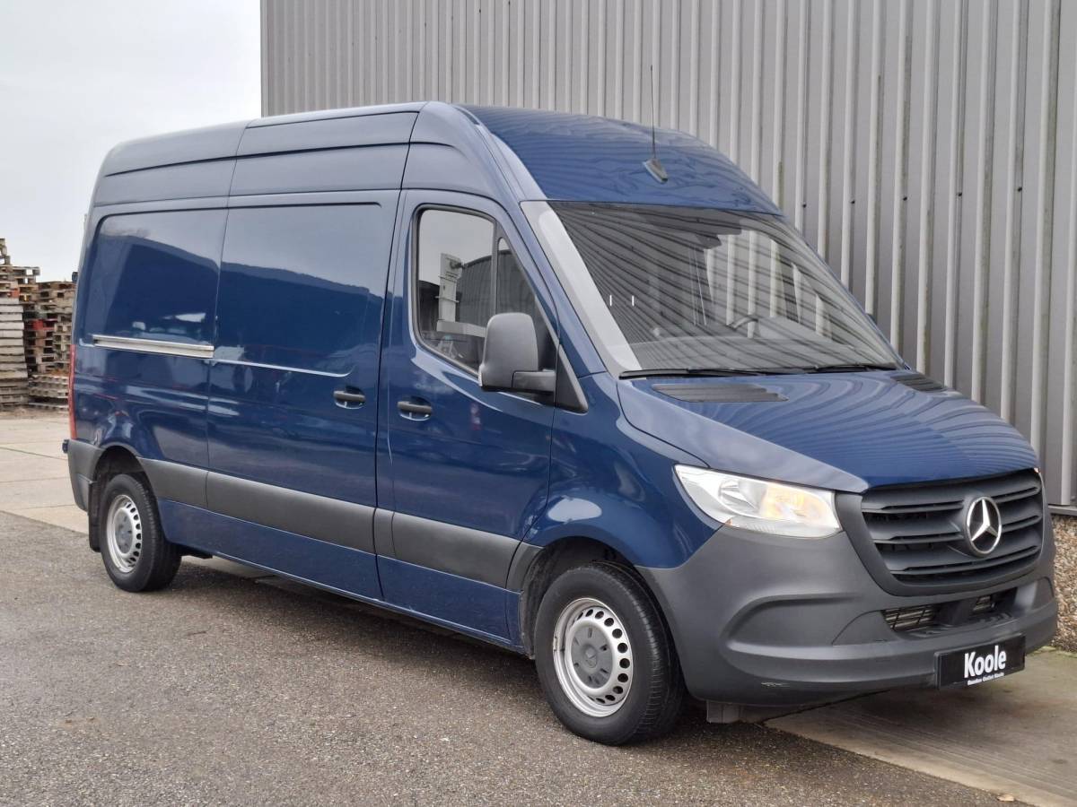 Mercedes-Benz Sprinter Mercedes-Benz Sprinter 311 2.2 CDI L2H2 / AIRCO / CAMERA / 3 ZITS / DEALER ONDERHOUDEN / NAVI