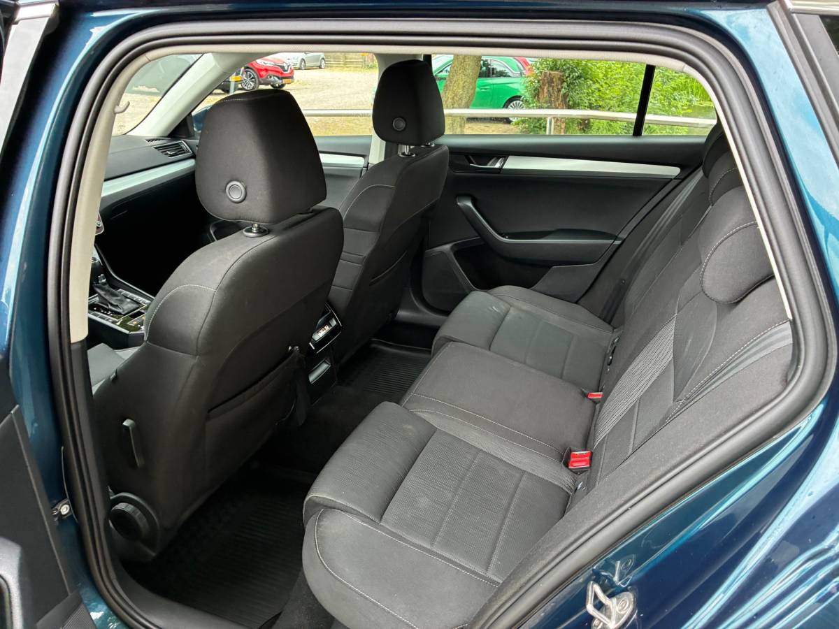 Škoda Superb Skoda Superb Combi 1.5 TSI ACT Ambition Business | Automaat + Cruise + Clima nu € 14.975,-!!!