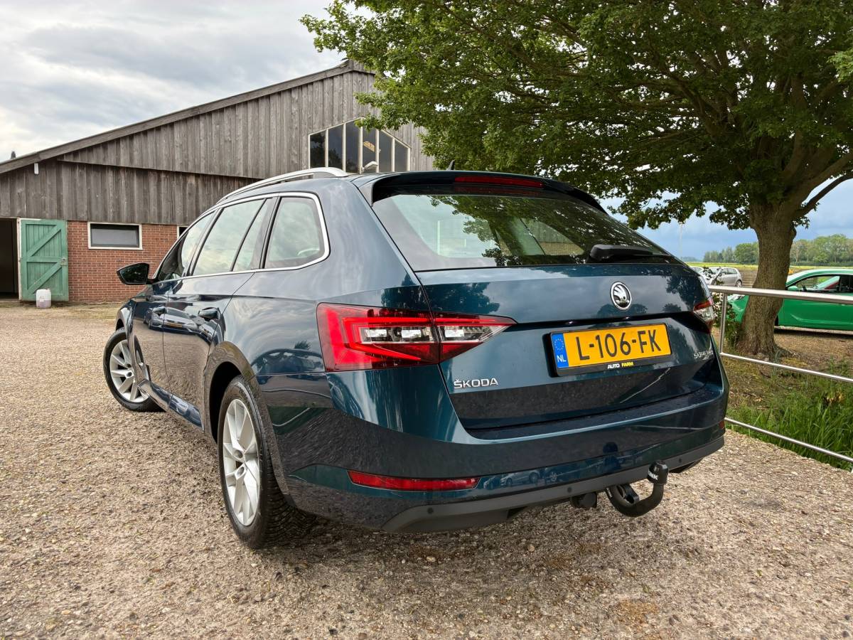 Škoda Superb Skoda Superb Combi 1.5 TSI ACT Ambition Business | Automaat + Cruise + Clima nu € 14.975,-!!!