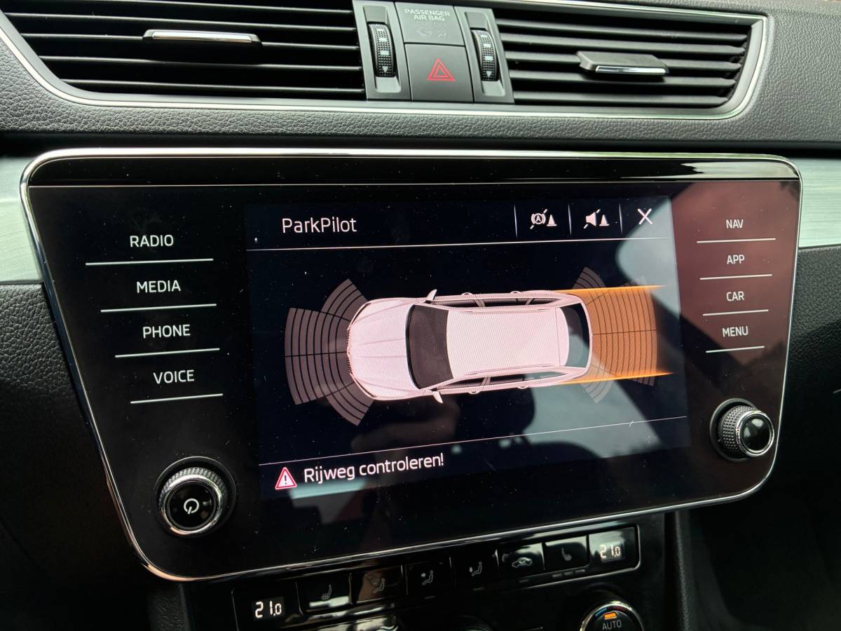Škoda Superb Skoda Superb Combi 1.5 TSI ACT Ambition Business | Automaat + Cruise + Clima nu € 14.975,-!!!