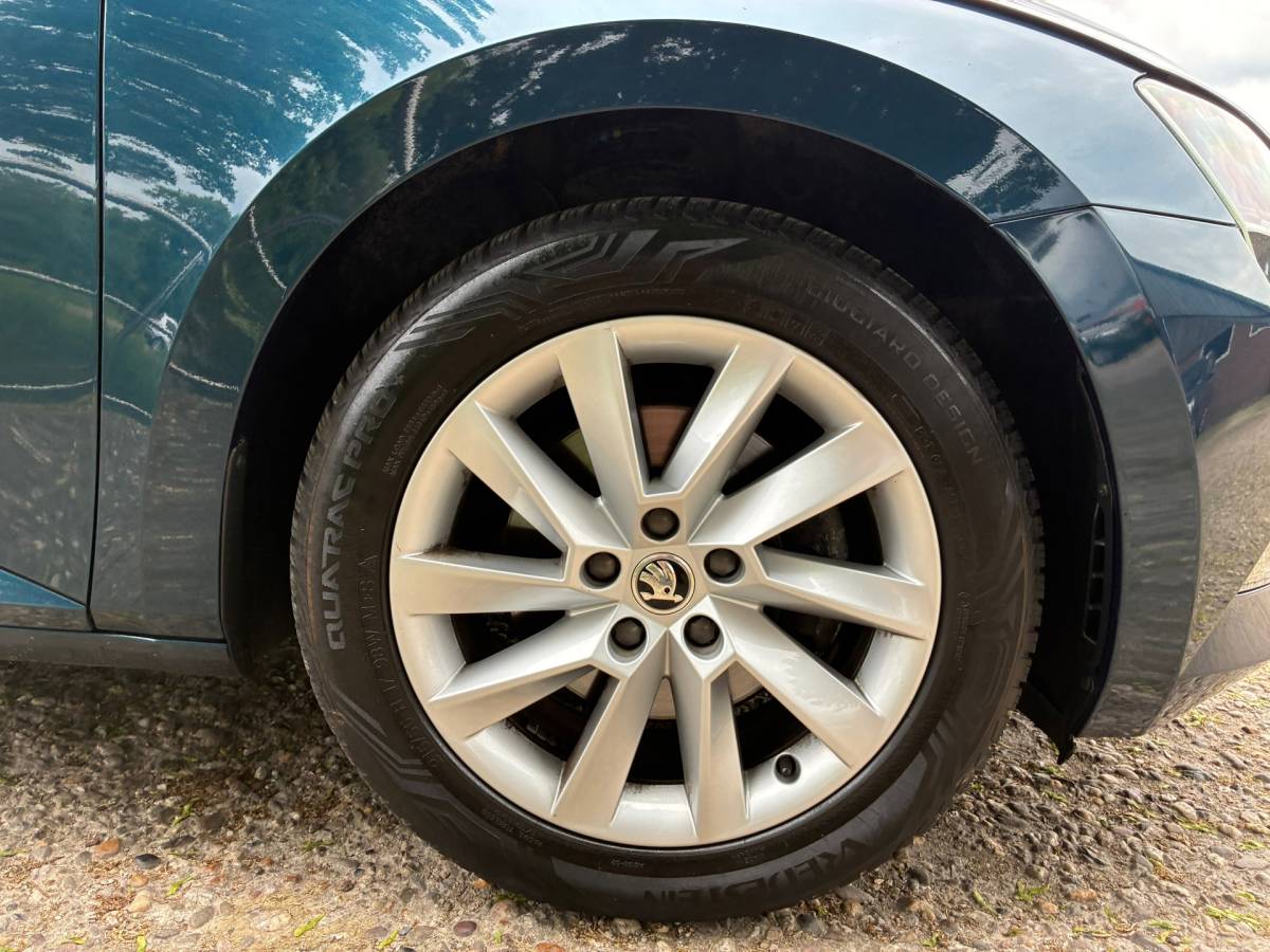 Škoda Superb Skoda Superb Combi 1.5 TSI ACT Ambition Business | Automaat + Cruise + Clima nu € 14.975,-!!!