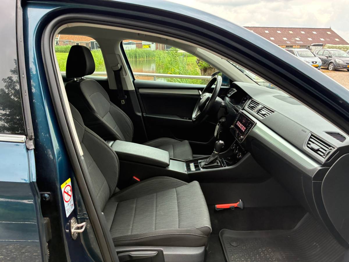 Škoda Superb Skoda Superb Combi 1.5 TSI ACT Ambition Business | Automaat + Cruise + Clima nu € 14.975,-!!!