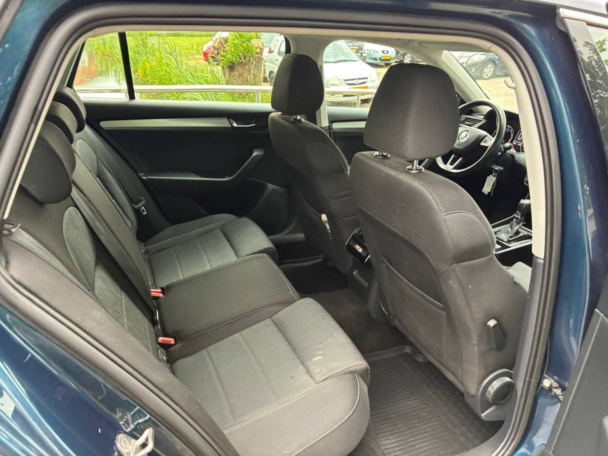 Škoda Superb Skoda Superb Combi 1.5 TSI ACT Ambition Business | Automaat + Cruise + Clima nu € 14.975,-!!!