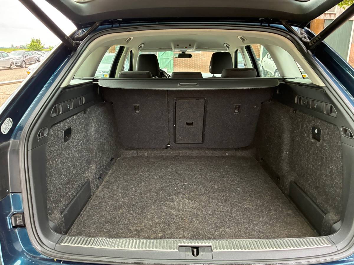 Škoda Superb Skoda Superb Combi 1.5 TSI ACT Ambition Business | Automaat + Cruise + Clima nu € 14.975,-!!!