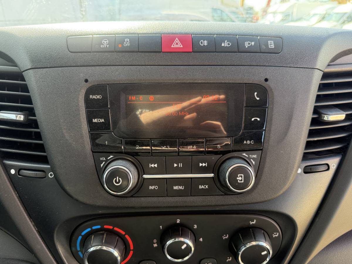 Iveco Daily Iveco Daily 35C14 2.3 Kipper Dubbele Cabine Dubbellucht 3,5t Trekhaak 6 Stoelen Airco Cruise Control Benne Tipper