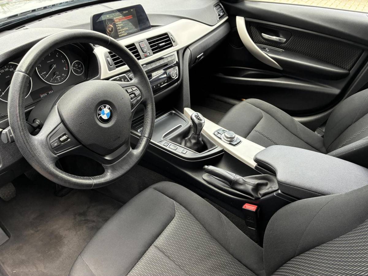 BMW 3 Serie BMW 3-serie Touring 318d | CLIMA | NAVI | STOELVERWARMING