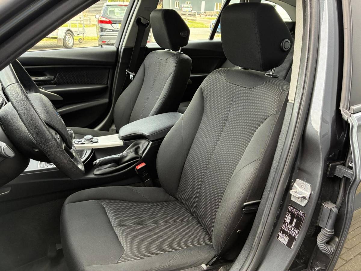 BMW 3 Serie BMW 3-serie Touring 318d | CLIMA | NAVI | STOELVERWARMING