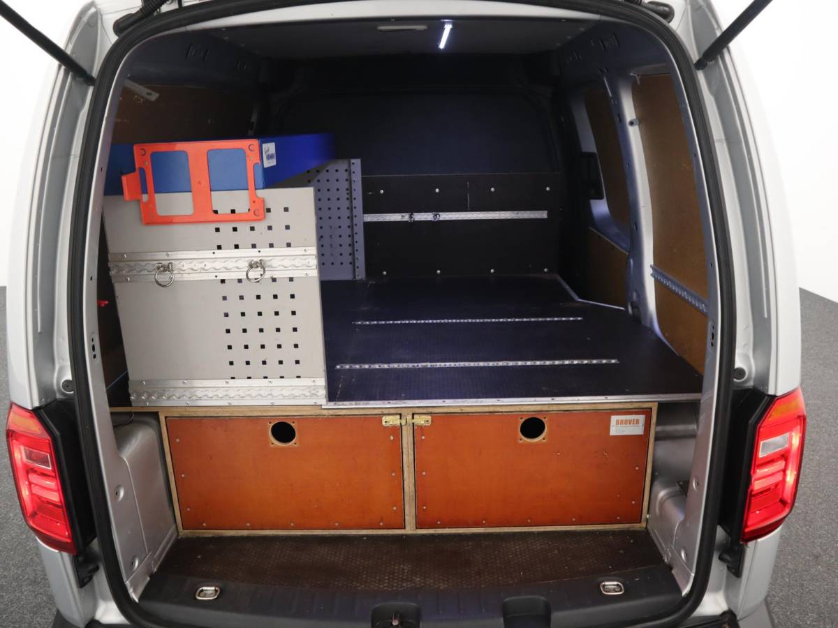 Volkswagen Caddy Volkswagen Caddy 2.0 TDI L1H1 BMT Highline MOOIE INBOUW / NAVI / AIRCO / PDC / BLUETOOTH / CRUISE / NL-AUTO