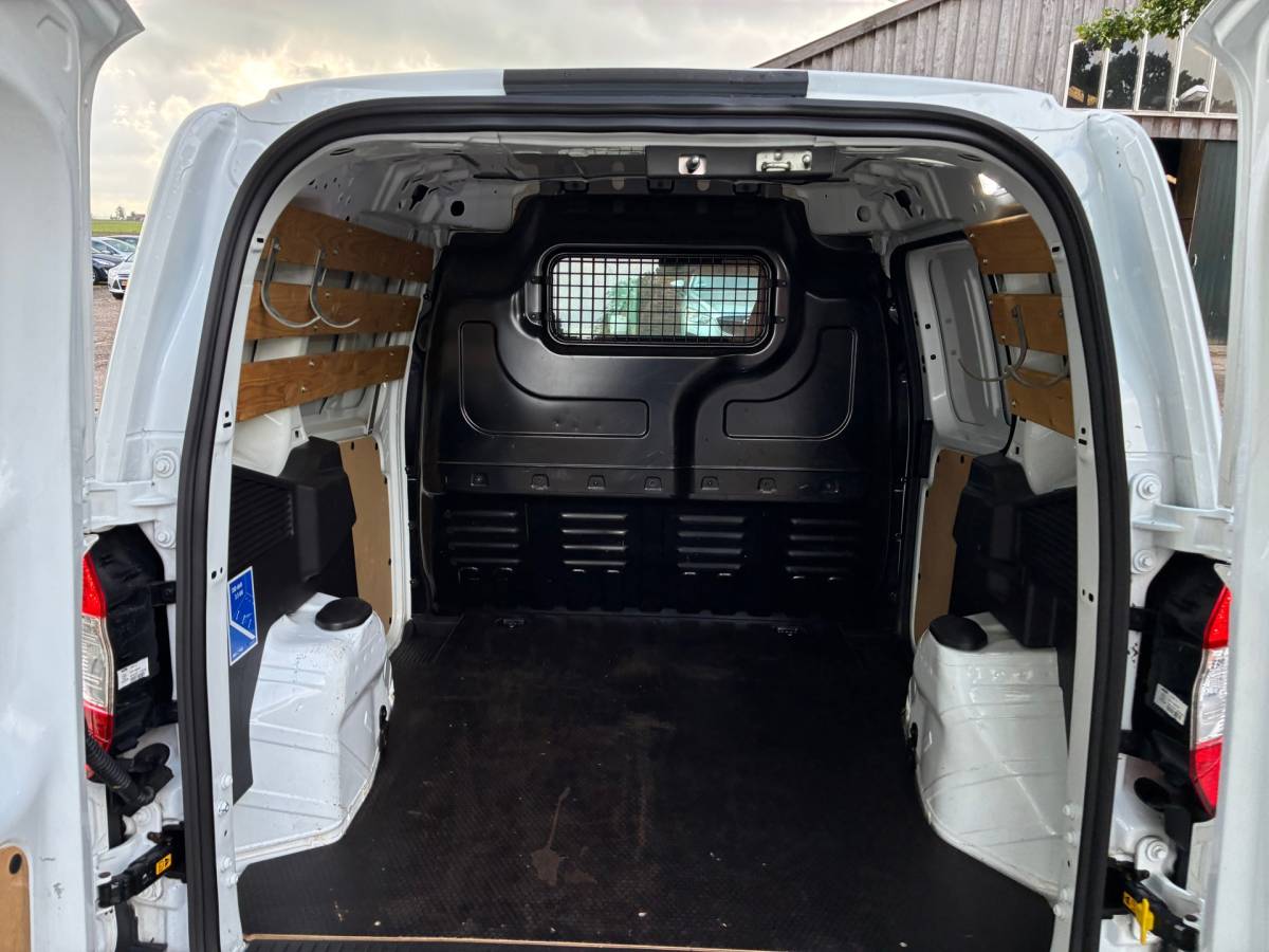 Ford Transit Courier Ford Transit Courier 1.5 TDCI Trend | Airco + Radio + Schuifdeur Nu € 6.975,- Ex BTW !!!