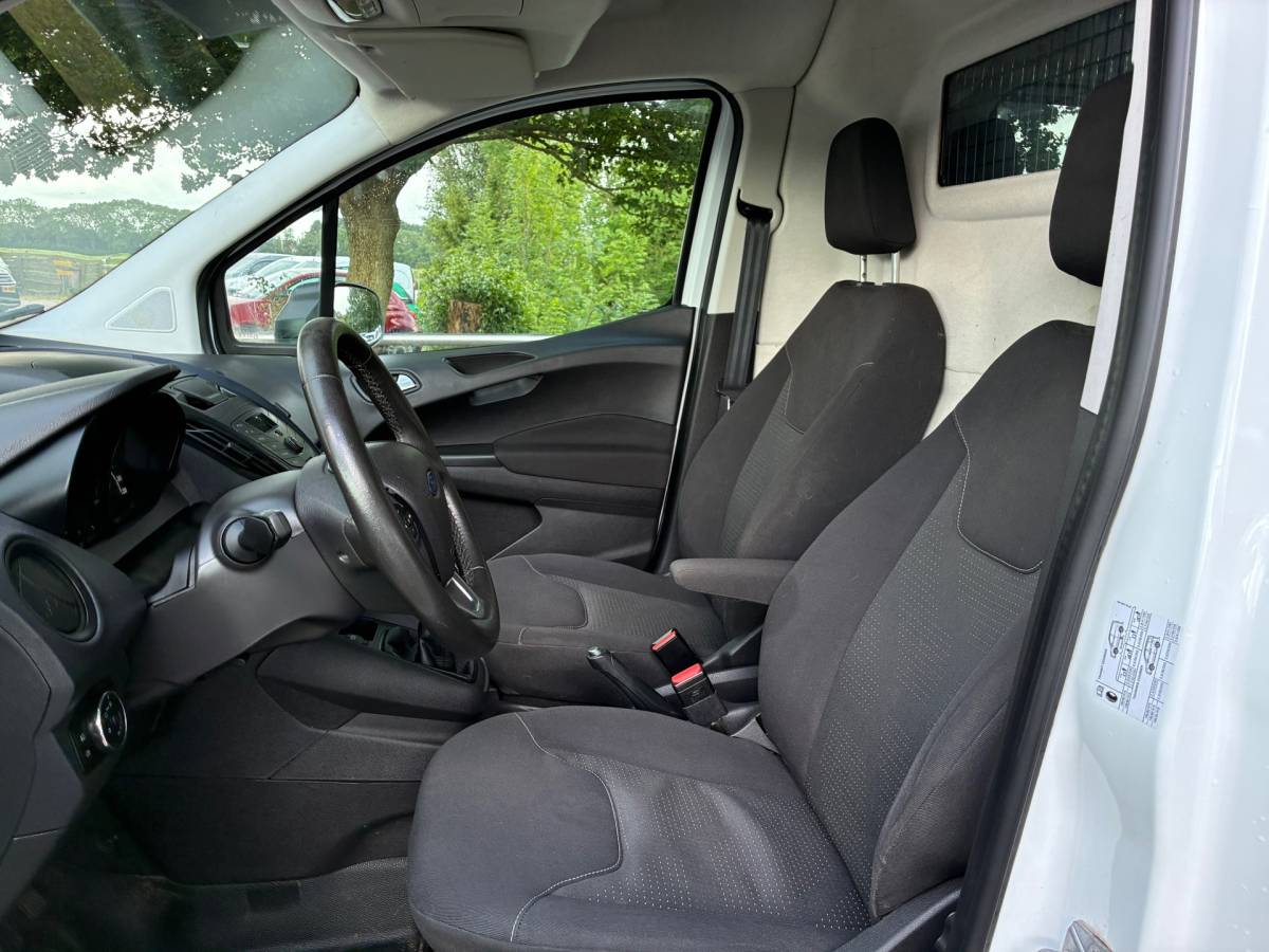 Ford Transit Courier Ford Transit Courier 1.5 TDCI Trend | Airco + Radio + Schuifdeur Nu € 6.975,- Ex BTW !!!