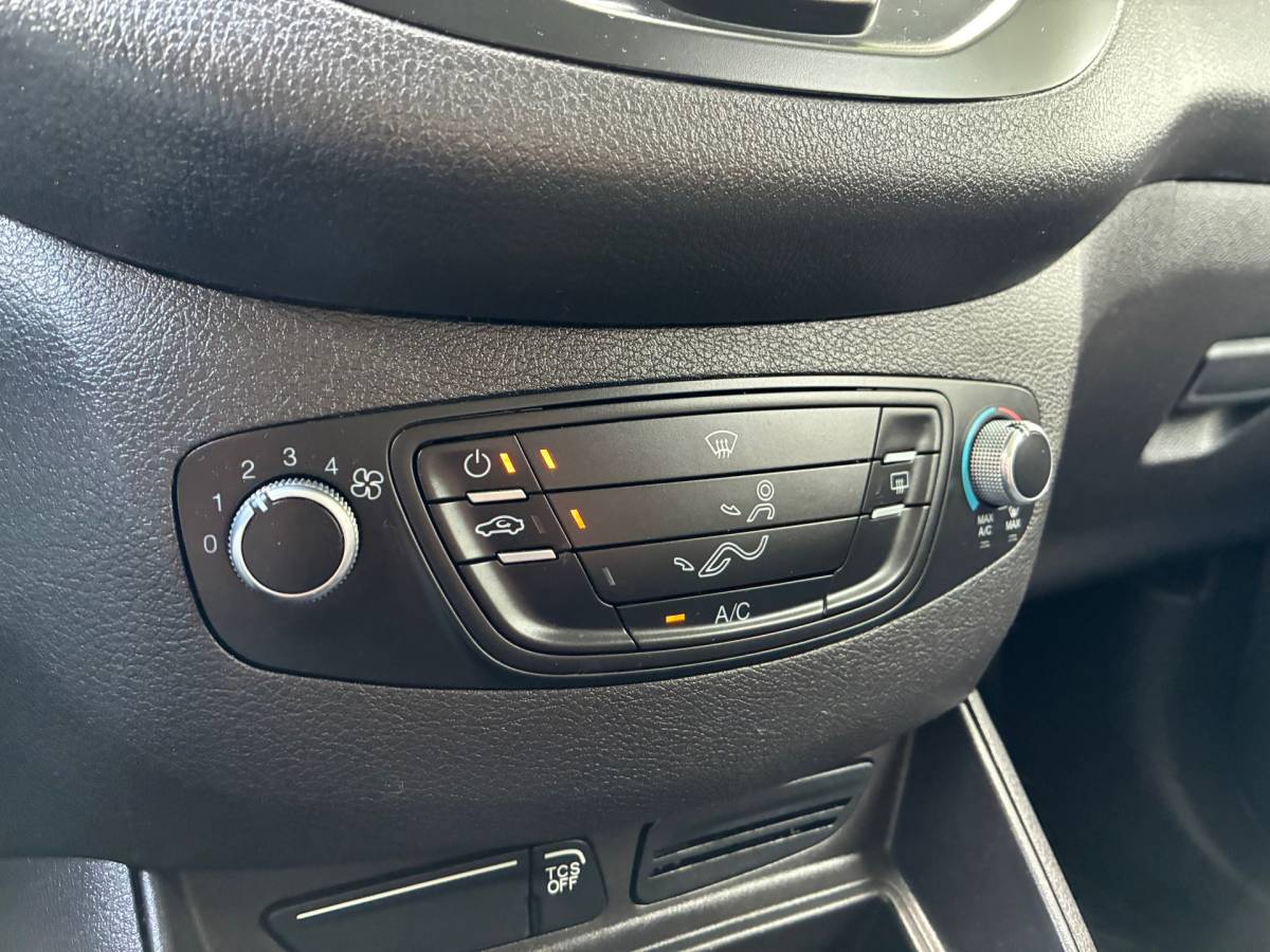 Ford Transit Courier Ford Transit Courier 1.5 TDCI Trend | Airco + Radio + Schuifdeur Nu € 6.975,- Ex BTW !!!