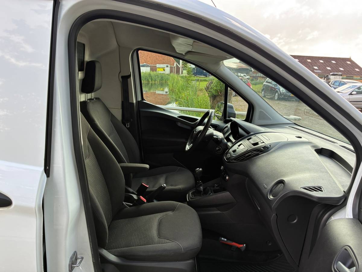 Ford Transit Courier Ford Transit Courier 1.5 TDCI Trend | Airco + Radio + Schuifdeur Nu € 6.975,- Ex BTW !!!