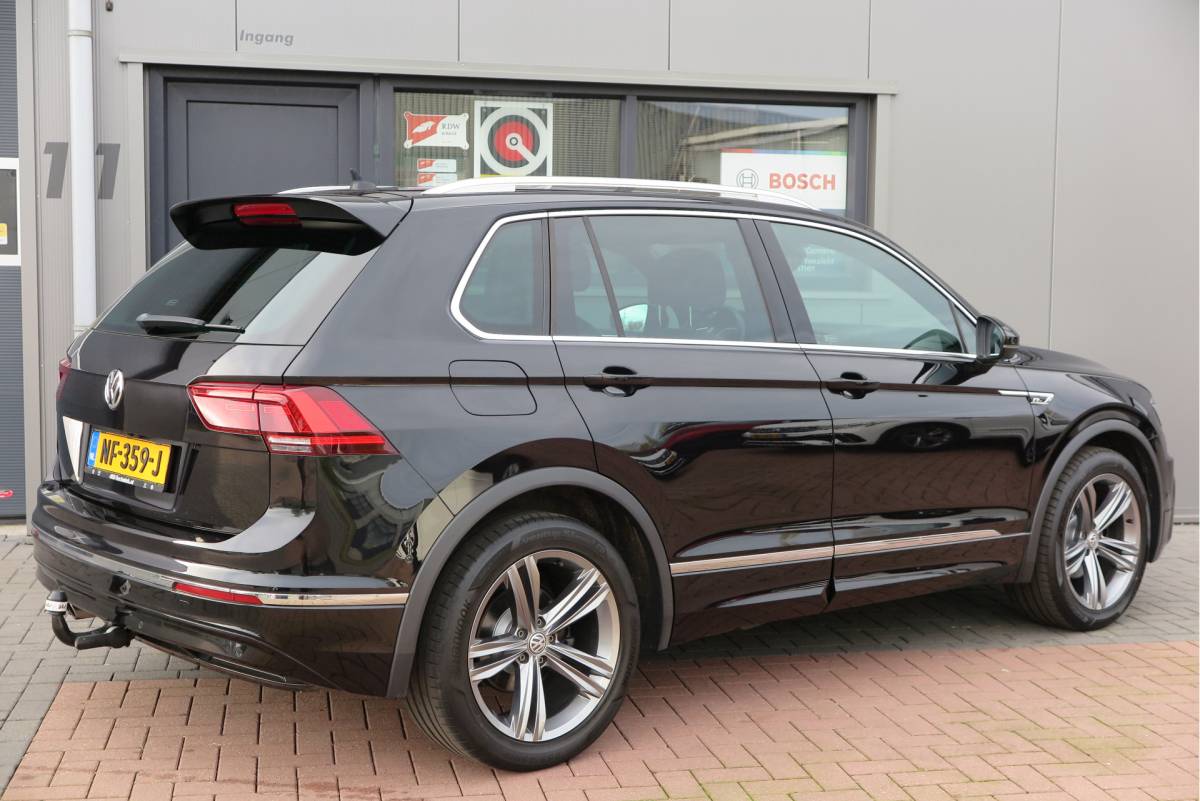 Volkswagen Tiguan Volkswagen Tiguan 1.4 TSI 92kw 125pk R-Line  Connected Series, Trekhaak afneembaar , Lane assist, Cruise control , Carplay , Navi, PDC, Achteruitrijcamera , LMV. Parkeerassistent . etc