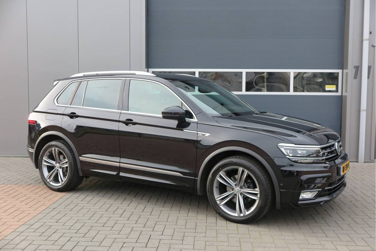 Volkswagen Tiguan Volkswagen Tiguan 1.4 TSI 92kw 125pk R-Line  Connected Series, Trekhaak afneembaar , Lane assist, Cruise control , Carplay , Navi, PDC, Achteruitrijcamera , LMV. Parkeerassistent . etc