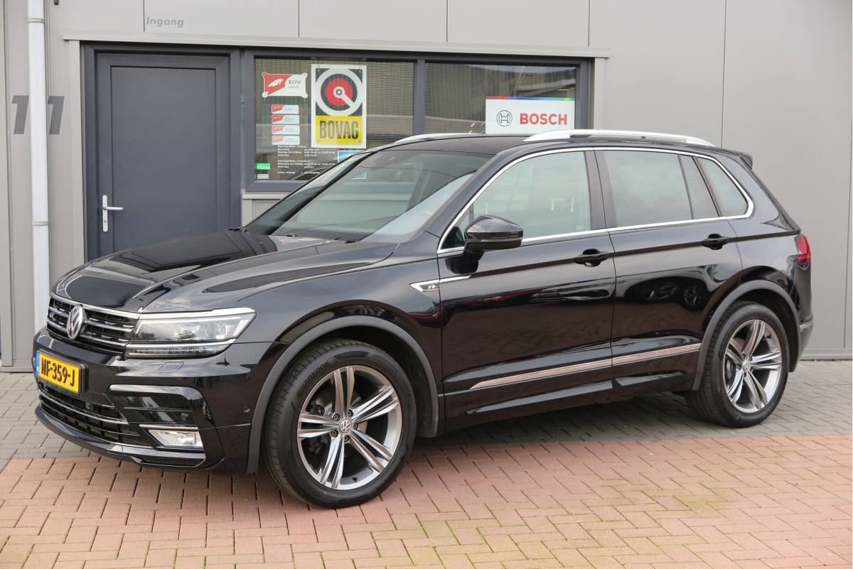 Volkswagen Tiguan Volkswagen Tiguan 1.4 TSI 92kw 125pk R-Line  Connected Series, Trekhaak afneembaar , Lane assist, Cruise control , Carplay , Navi, PDC, Achteruitrijcamera , LMV. Parkeerassistent . etc