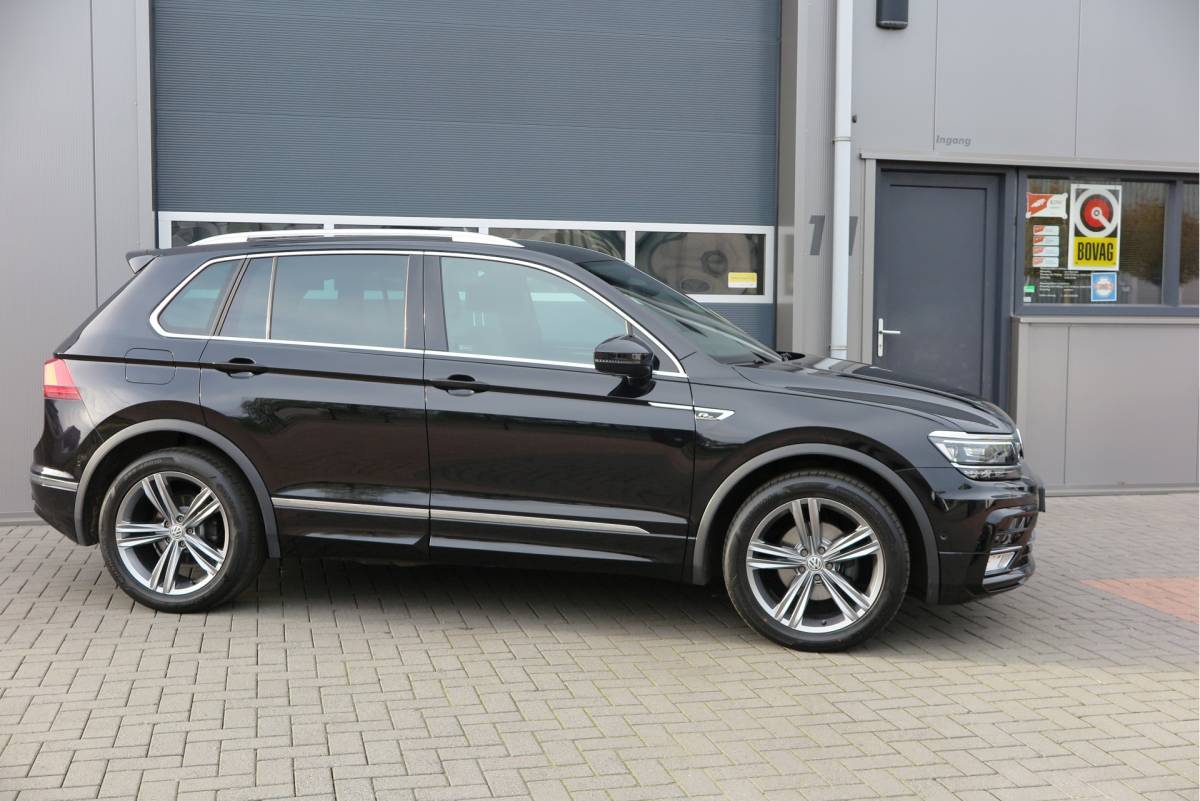 Volkswagen Tiguan Volkswagen Tiguan 1.4 TSI 92kw 125pk R-Line  Connected Series, Trekhaak afneembaar , Lane assist, Cruise control , Carplay , Navi, PDC, Achteruitrijcamera , LMV. Parkeerassistent . etc