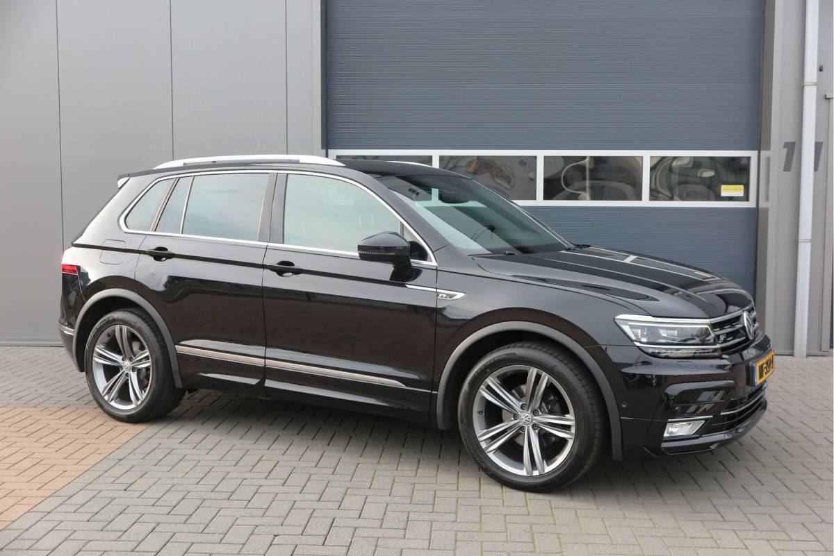 Volkswagen Tiguan Volkswagen Tiguan 1.4 TSI 92kw 125pk R-Line  Connected Series, Trekhaak afneembaar , Lane assist, Cruise control , Carplay , Navi, PDC, Achteruitrijcamera , LMV. Parkeerassistent . etc