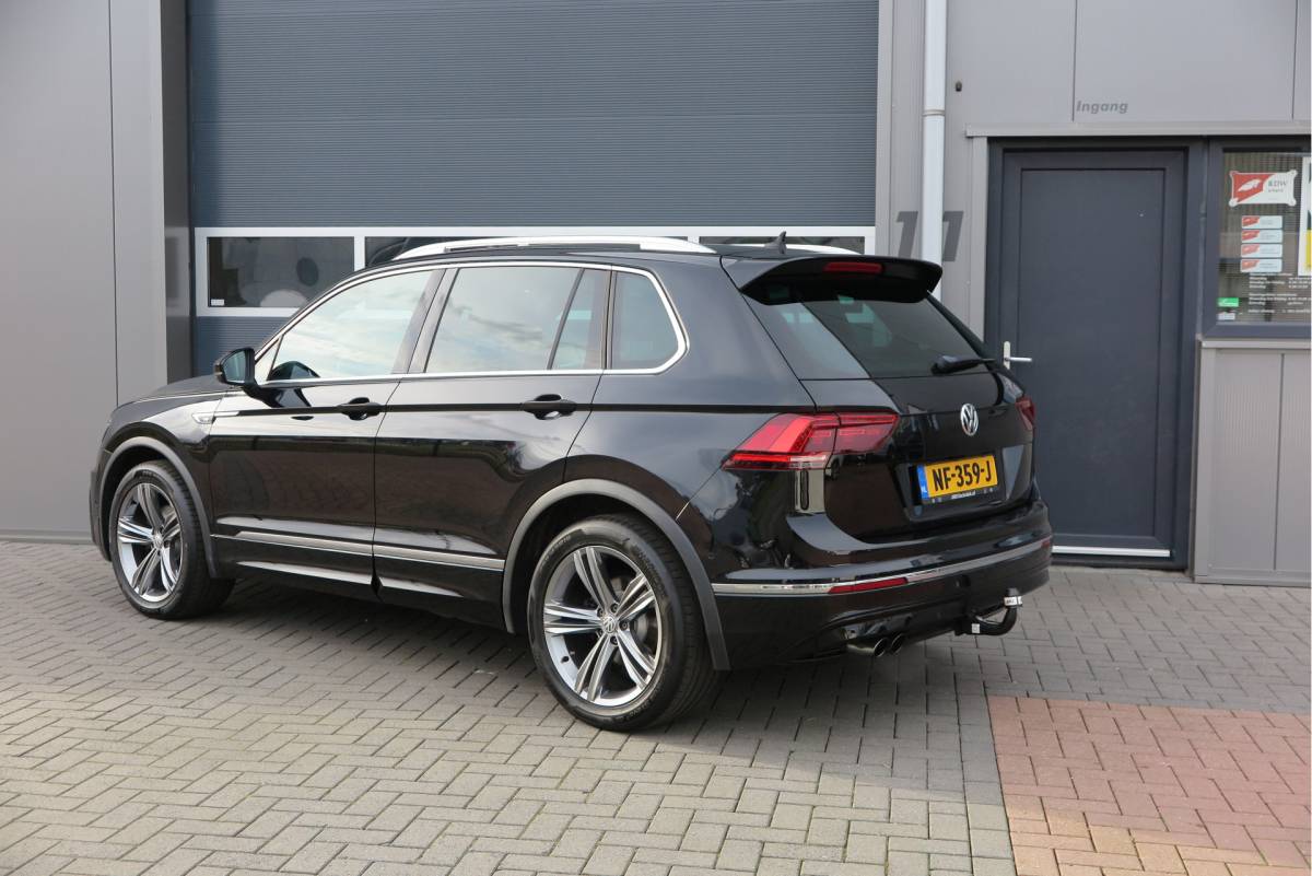 Volkswagen Tiguan Volkswagen Tiguan 1.4 TSI 92kw 125pk R-Line  Connected Series, Trekhaak afneembaar , Lane assist, Cruise control , Carplay , Navi, PDC, Achteruitrijcamera , LMV. Parkeerassistent . etc