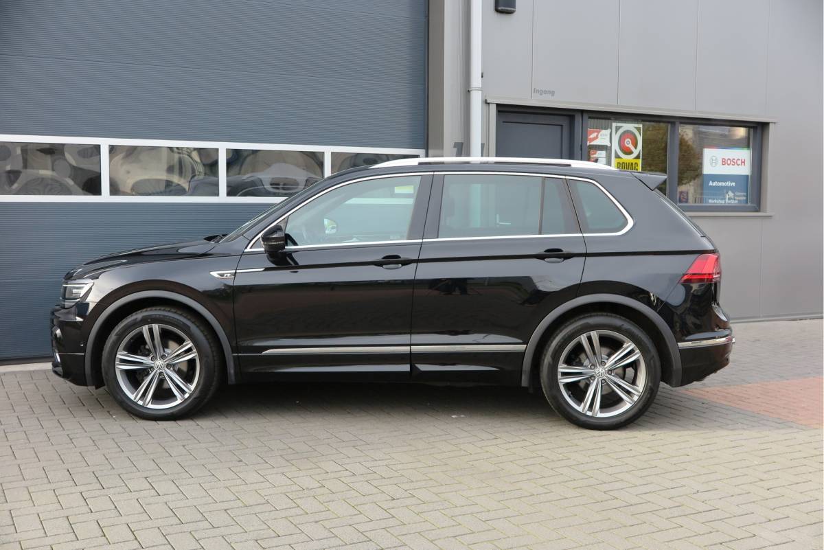 Volkswagen Tiguan Volkswagen Tiguan 1.4 TSI 92kw 125pk R-Line  Connected Series, Trekhaak afneembaar , Lane assist, Cruise control , Carplay , Navi, PDC, Achteruitrijcamera , LMV. Parkeerassistent . etc