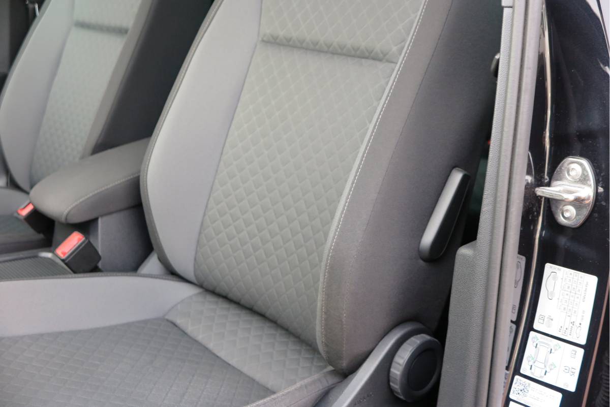 Volkswagen Tiguan Volkswagen Tiguan 1.4 TSI 92kw 125pk R-Line  Connected Series, Trekhaak afneembaar , Lane assist, Cruise control , Carplay , Navi, PDC, Achteruitrijcamera , LMV. Parkeerassistent . etc