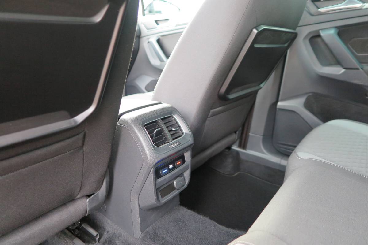Volkswagen Tiguan Volkswagen Tiguan 1.4 TSI 92kw 125pk R-Line  Connected Series, Trekhaak afneembaar , Lane assist, Cruise control , Carplay , Navi, PDC, Achteruitrijcamera , LMV. Parkeerassistent . etc