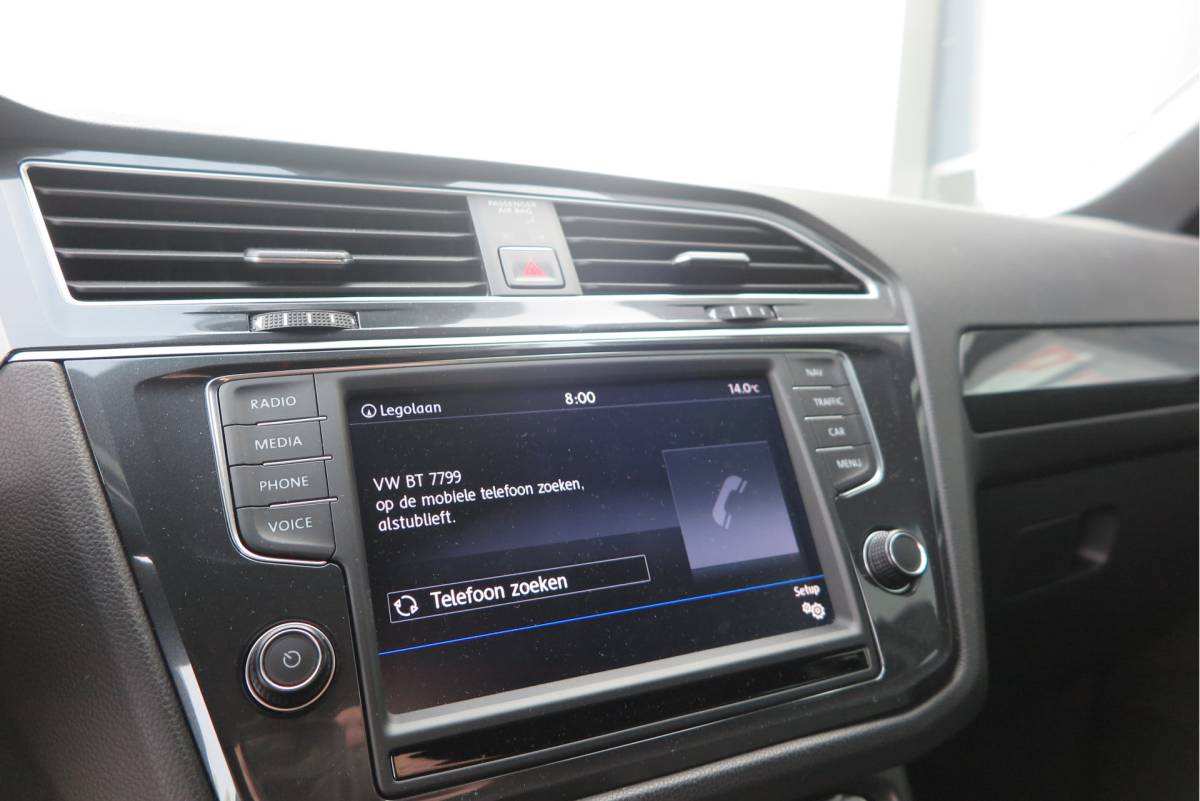 Volkswagen Tiguan Volkswagen Tiguan 1.4 TSI 92kw 125pk R-Line  Connected Series, Trekhaak afneembaar , Lane assist, Cruise control , Carplay , Navi, PDC, Achteruitrijcamera , LMV. Parkeerassistent . etc