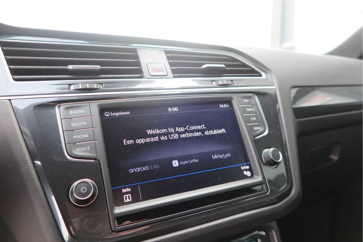 Volkswagen Tiguan Volkswagen Tiguan 1.4 TSI 92kw 125pk R-Line  Connected Series, Trekhaak afneembaar , Lane assist, Cruise control , Carplay , Navi, PDC, Achteruitrijcamera , LMV. Parkeerassistent . etc