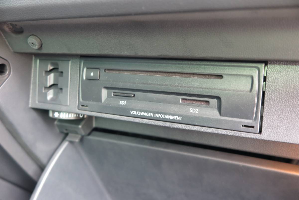 Volkswagen Tiguan Volkswagen Tiguan 1.4 TSI 92kw 125pk R-Line  Connected Series, Trekhaak afneembaar , Lane assist, Cruise control , Carplay , Navi, PDC, Achteruitrijcamera , LMV. Parkeerassistent . etc