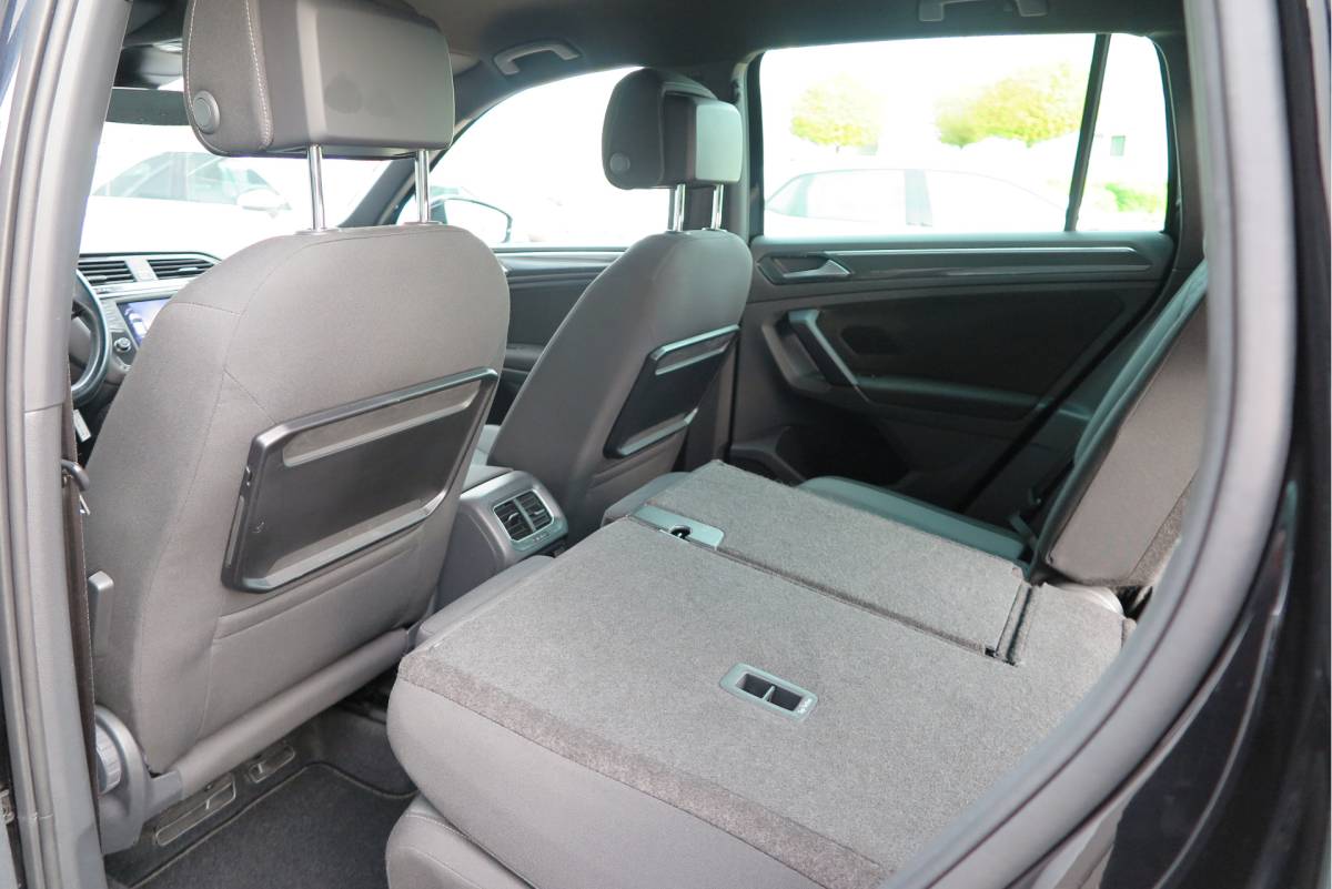 Volkswagen Tiguan Volkswagen Tiguan 1.4 TSI 92kw 125pk R-Line  Connected Series, Trekhaak afneembaar , Lane assist, Cruise control , Carplay , Navi, PDC, Achteruitrijcamera , LMV. Parkeerassistent . etc