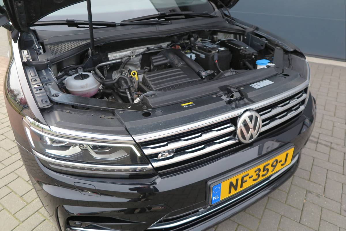 Volkswagen Tiguan Volkswagen Tiguan 1.4 TSI 92kw 125pk R-Line  Connected Series, Trekhaak afneembaar , Lane assist, Cruise control , Carplay , Navi, PDC, Achteruitrijcamera , LMV. Parkeerassistent . etc