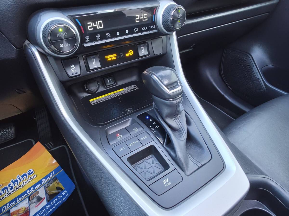 Toyota RAV4 Toyota RAV4 2.5 Hybrid Executive Leder Navi Pano Camera