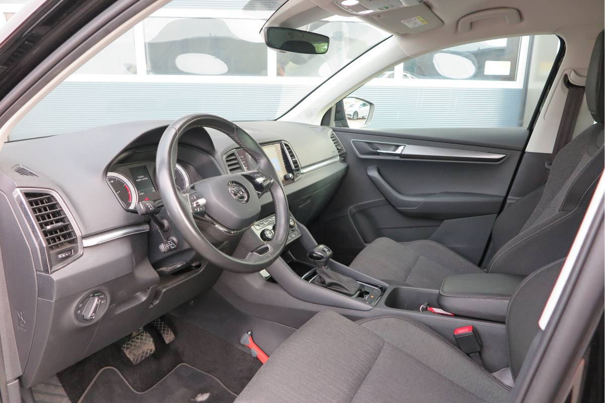 Škoda Karoq ŠKODA Karoq 1.5 TSI 150pk DSG ACT Business Edition Plus Trekhaak ,Side assist , Lane assist , Adaptive cruise, Stoelverwarming ,Navi, PDC , Camera etc. .