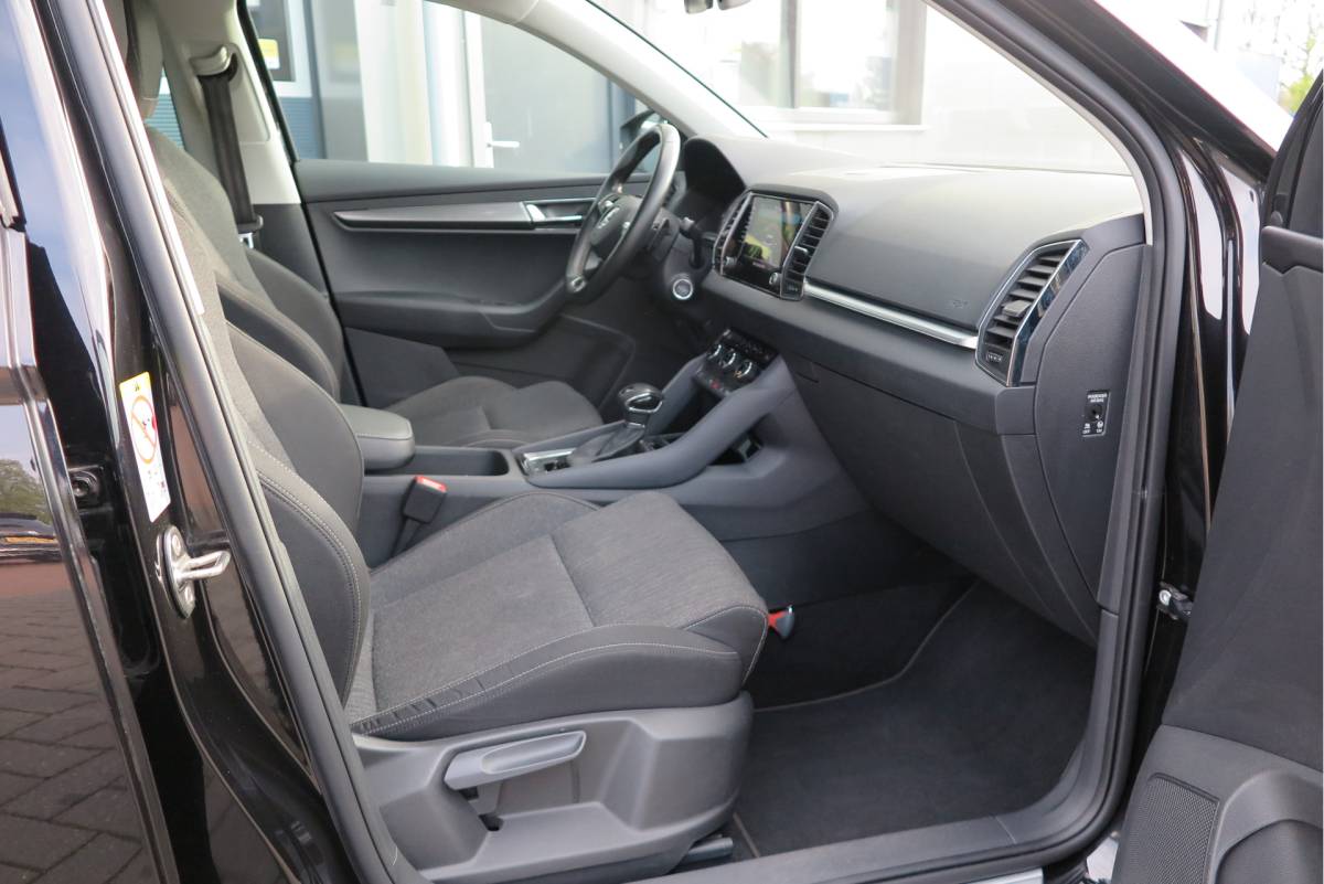 Škoda Karoq ŠKODA Karoq 1.5 TSI 150pk DSG ACT Business Edition Plus Trekhaak ,Side assist , Lane assist , Adaptive cruise, Stoelverwarming ,Navi, PDC , Camera etc. .