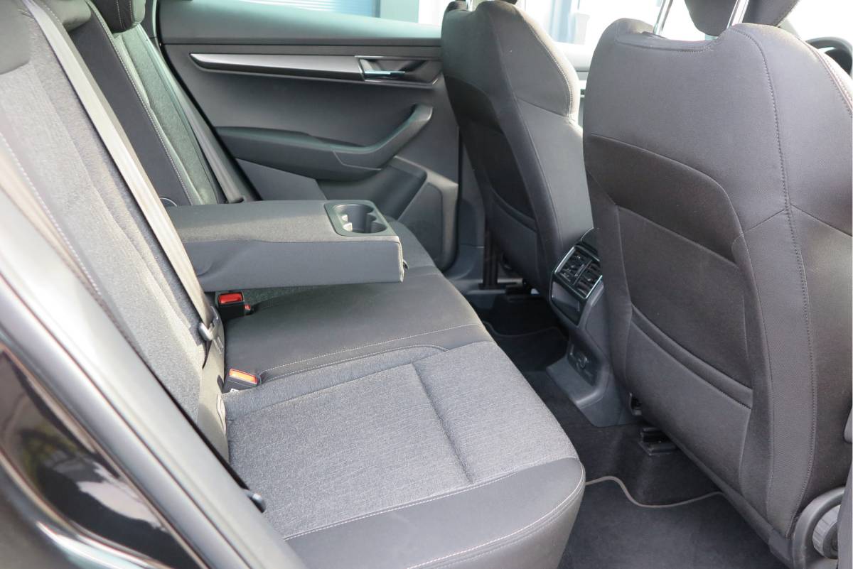 Škoda Karoq ŠKODA Karoq 1.5 TSI 150pk DSG ACT Business Edition Plus Trekhaak ,Side assist , Lane assist , Adaptive cruise, Stoelverwarming ,Navi, PDC , Camera etc. .
