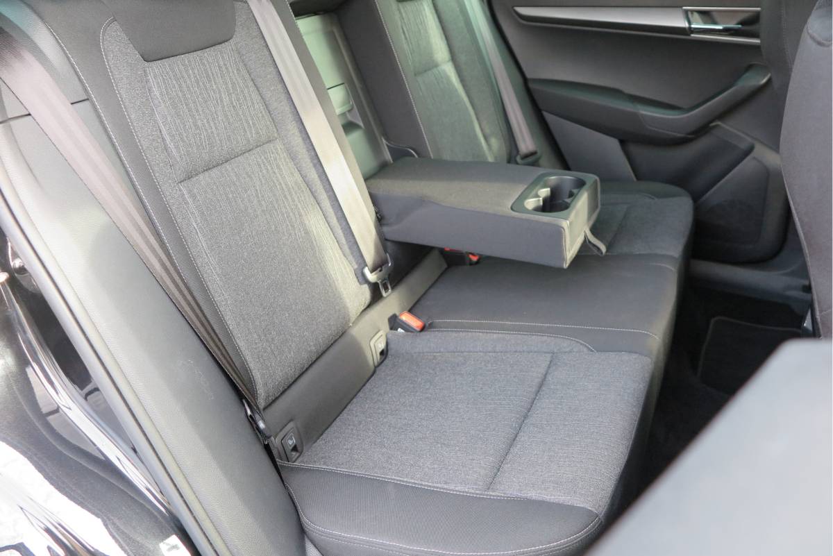 Škoda Karoq ŠKODA Karoq 1.5 TSI 150pk DSG ACT Business Edition Plus Trekhaak ,Side assist , Lane assist , Adaptive cruise, Stoelverwarming ,Navi, PDC , Camera etc. .