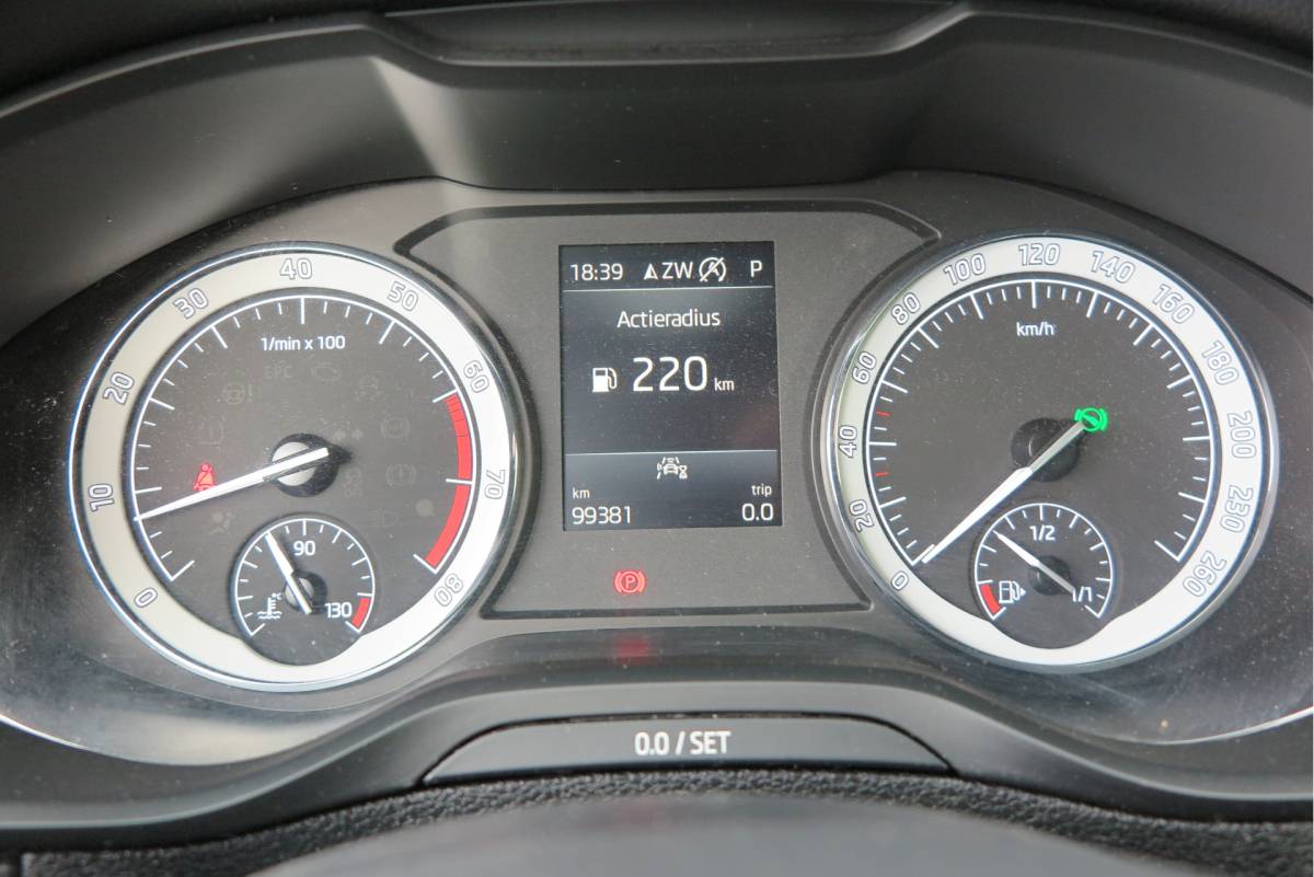 Škoda Karoq ŠKODA Karoq 1.5 TSI 150pk DSG ACT Business Edition Plus Trekhaak ,Side assist , Lane assist , Adaptive cruise, Stoelverwarming ,Navi, PDC , Camera etc. .