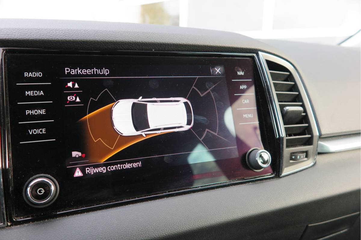 Škoda Karoq ŠKODA Karoq 1.5 TSI 150pk DSG ACT Business Edition Plus Trekhaak ,Side assist , Lane assist , Adaptive cruise, Stoelverwarming ,Navi, PDC , Camera etc. .