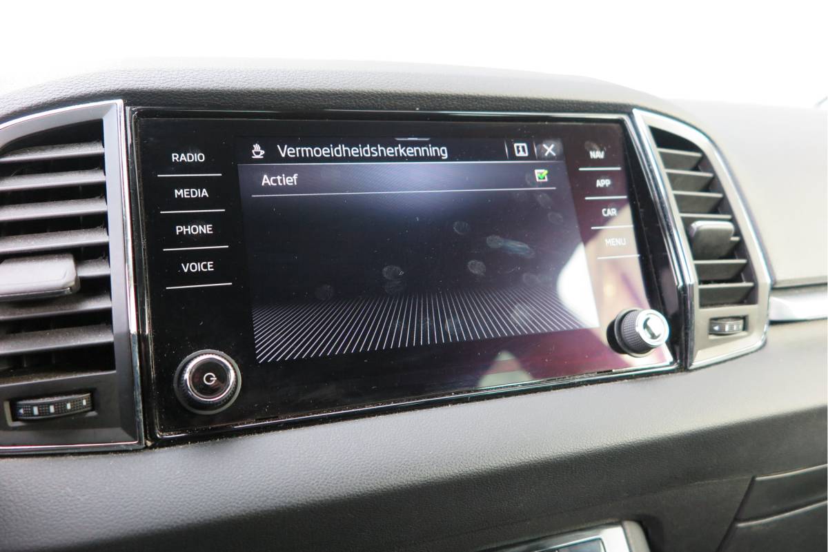 Škoda Karoq ŠKODA Karoq 1.5 TSI 150pk DSG ACT Business Edition Plus Trekhaak ,Side assist , Lane assist , Adaptive cruise, Stoelverwarming ,Navi, PDC , Camera etc. .