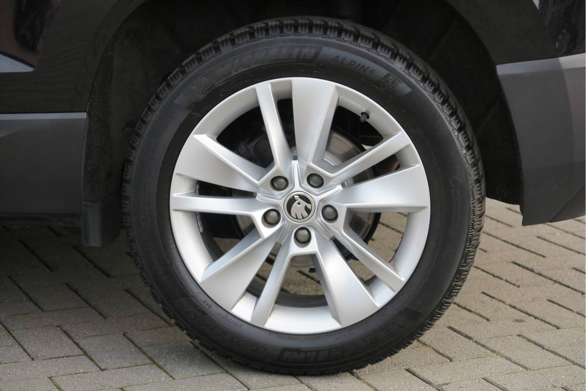 Škoda Karoq ŠKODA Karoq 1.5 TSI 150pk DSG ACT Business Edition Plus Trekhaak ,Side assist , Lane assist , Adaptive cruise, Stoelverwarming ,Navi, PDC , Camera etc. .