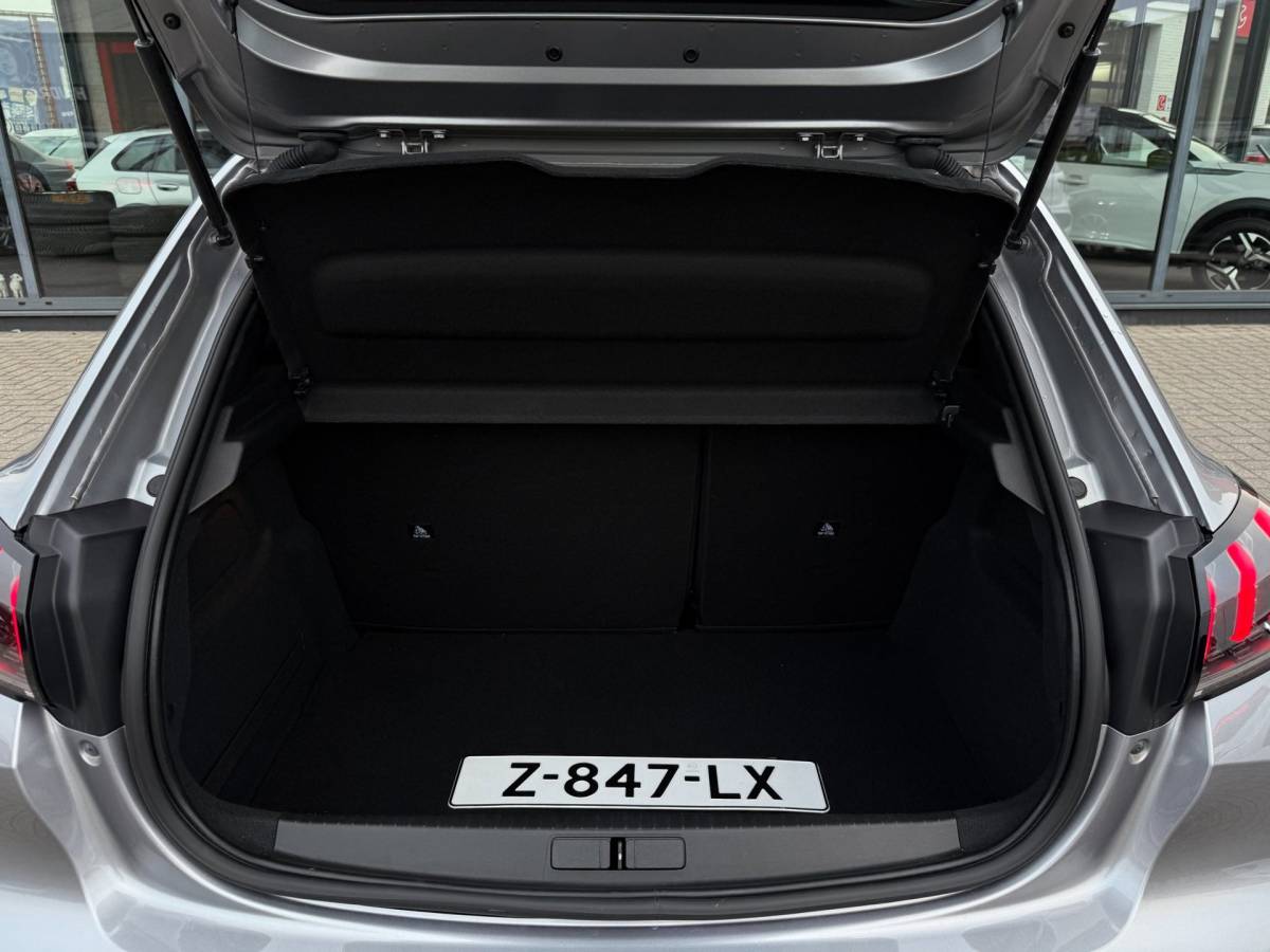 Peugeot 208 Peugeot 208 1.2 PureTech 100PK Allure Pack | Camera | Trekhaak