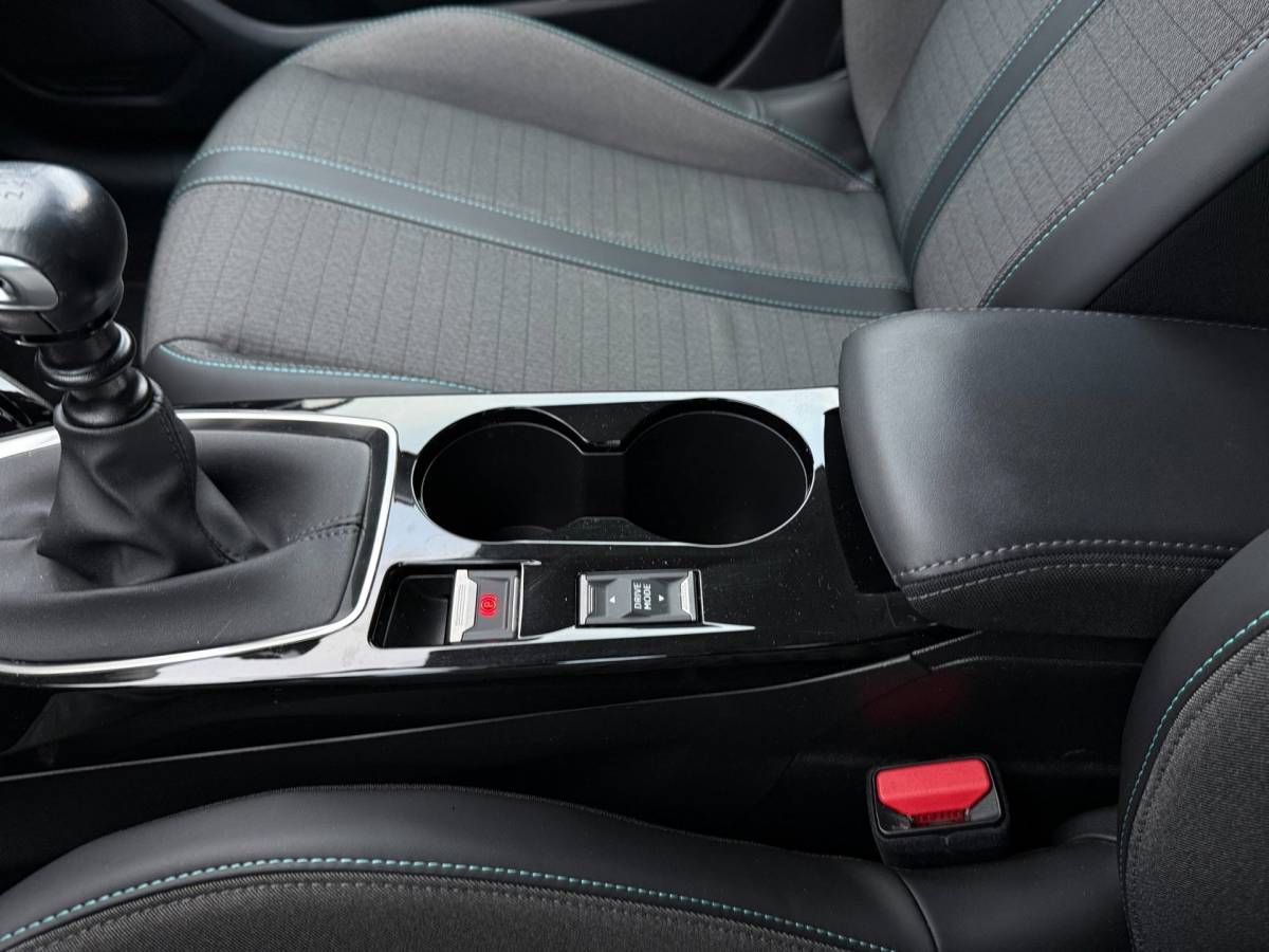 Peugeot 208 Peugeot 208 1.2 PureTech 100PK Allure Pack | Camera | Trekhaak