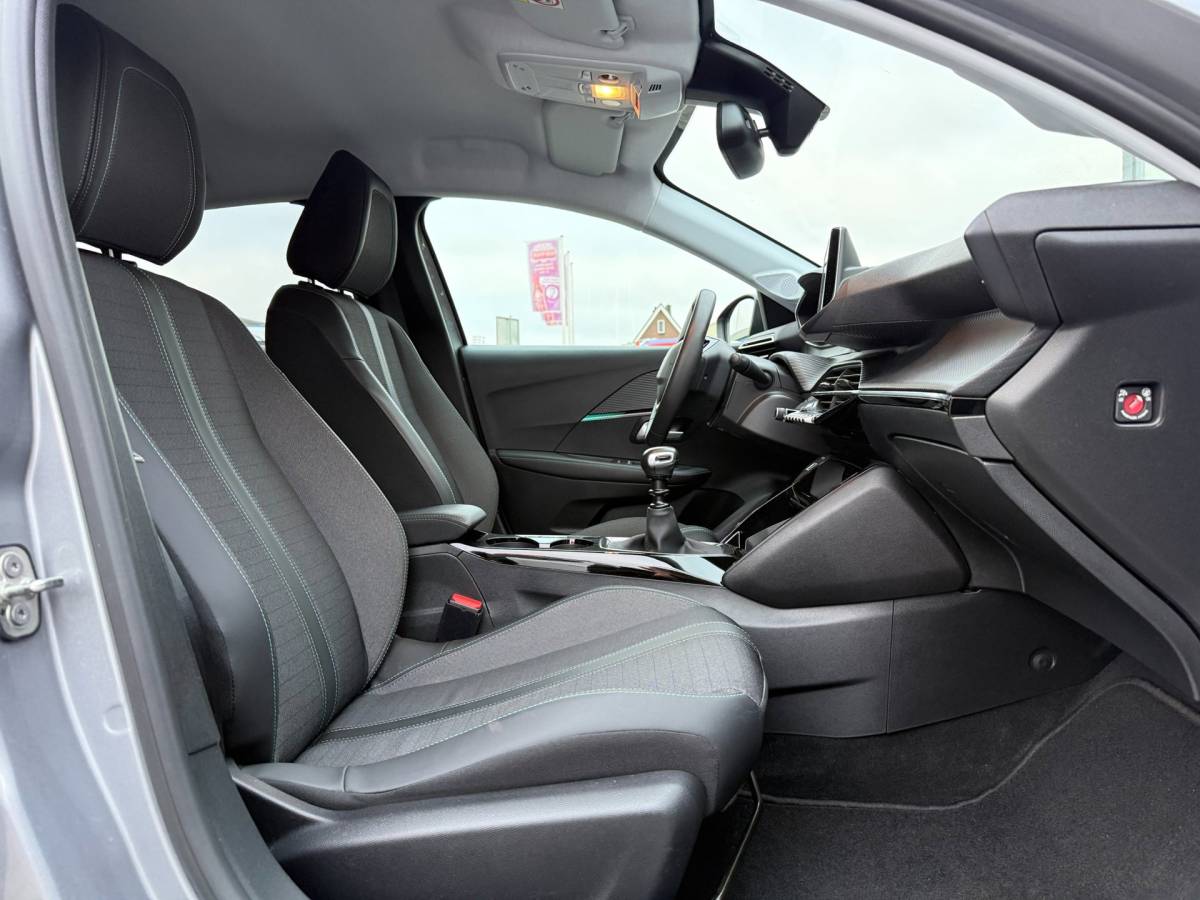 Peugeot 208 Peugeot 208 1.2 PureTech 100PK Allure Pack | Camera | Trekhaak